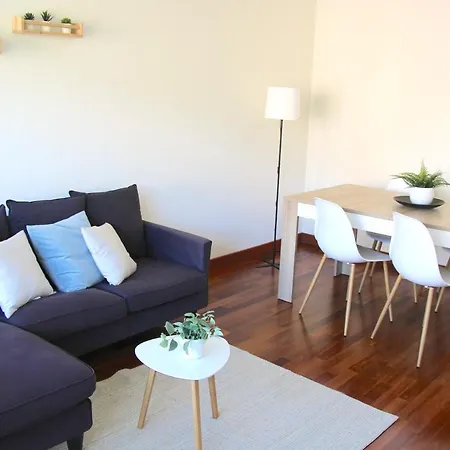 شقة Cozy With Free Parking & Close To